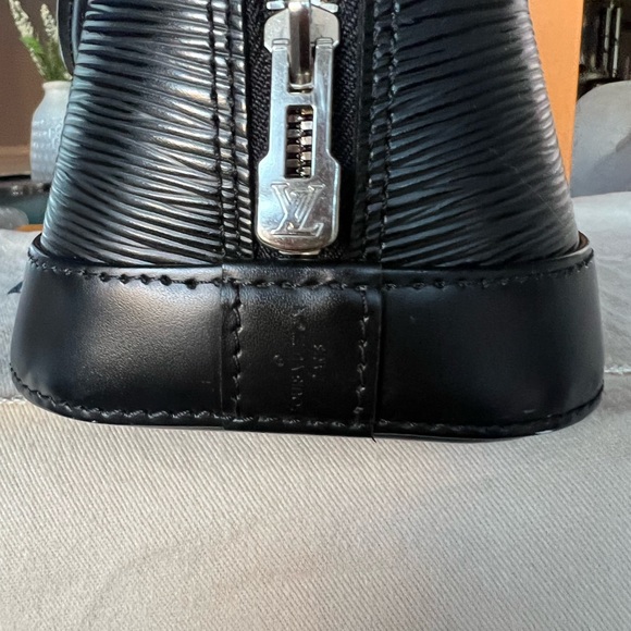 Louis Vuitton Alma bb black Epi - Picture 12 of 15